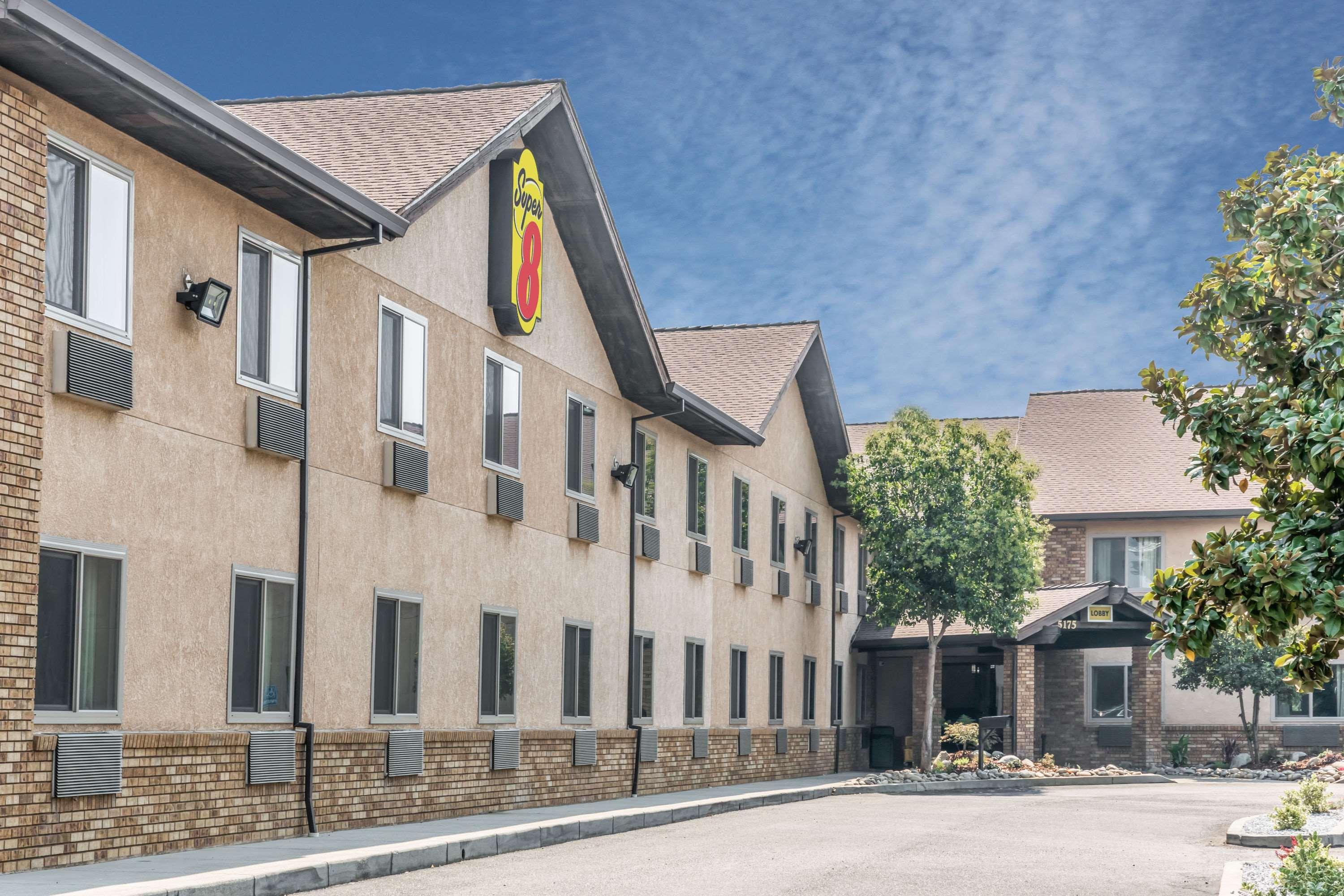 Super 8 By Wyndham Redding Hotel Buitenkant foto